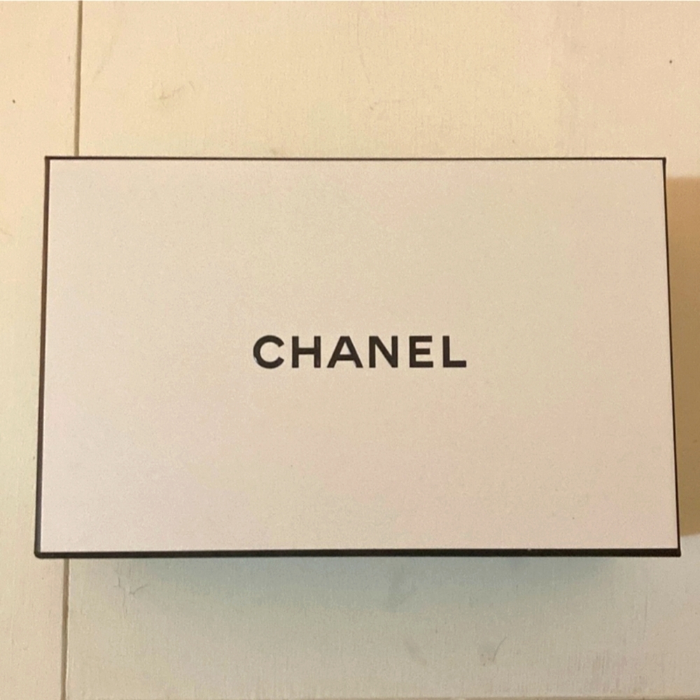 Athentic Chanel Nail Polish Holder - Picture 7 of 7